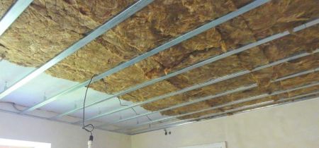 Izolace stropu proti chladu ze střechy