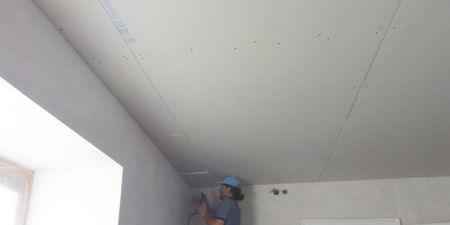 Izolace stropu proti chladu ze střechy