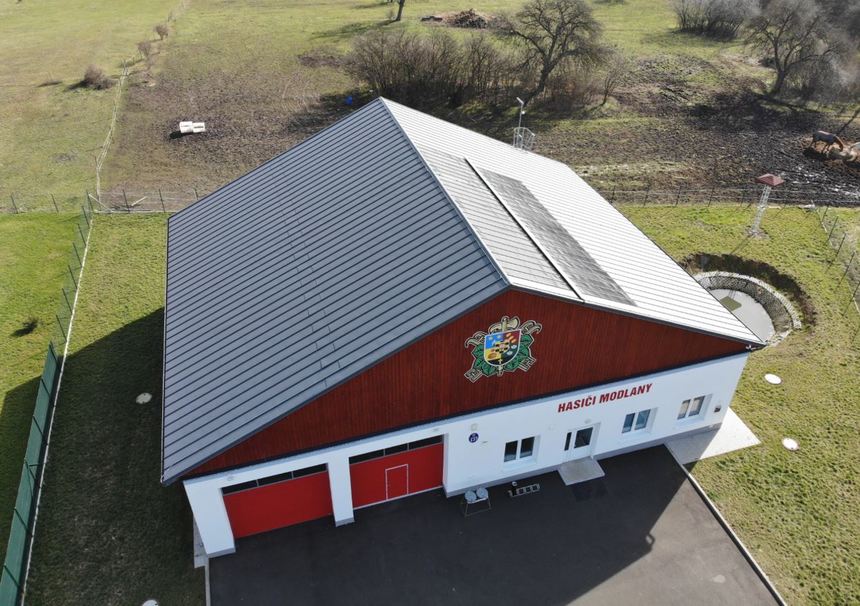 Fotovoltaika Lindab Solar Roof nenarušuje profil střechy