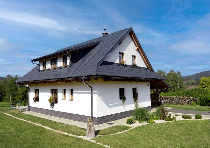 Pro jistotu dodávky kvalitní střechy volte osvědčené výrobce. Foto: SATJAM