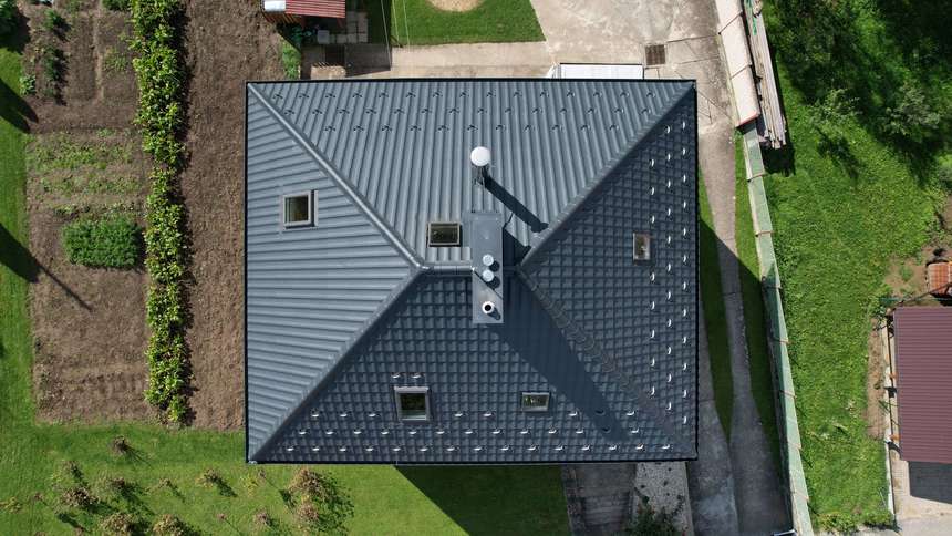  Pro cenovou nabídku je třeba orientační zaměření střechy. Běžně stačí projekt, případně lze ztaměření provést online. Foto: SATJAM