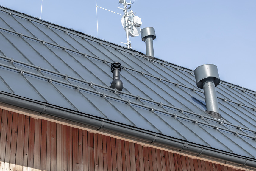 Vysoce jakostní povrchová úprava AluMat® posiluje odolnost krytiny a poskytuje vysokou stabilitu vůči UV záření.