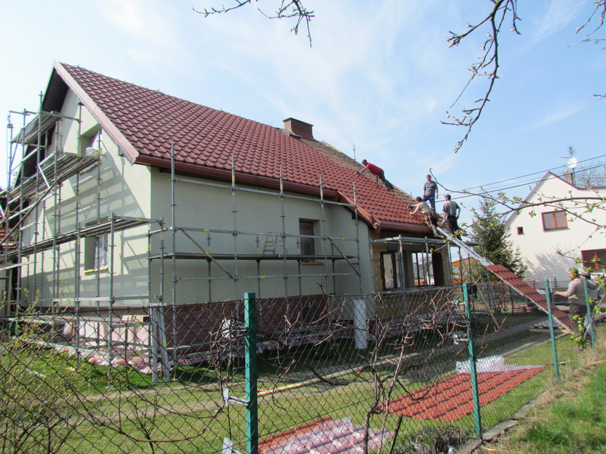 rekonstrukce střechy rodinného domu a montáž lehké střešní krytiny SATJAM