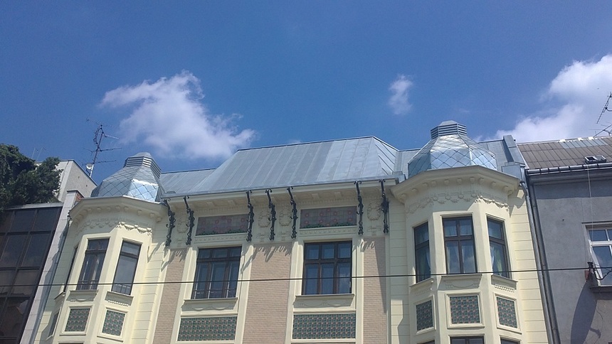 Pasáž kina VESMÍR Ostrava - valbová historická střecha