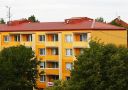 Nízké šikmé střechy panelových domů Nízké šikmé střechy panelových domů