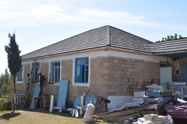 SATJAM dodal střechu ázerbájdžánské škole, rekonstrukci zaštítilo české velvyslanectví