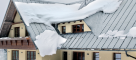 Co se sněhem na střechách? Radí odborník