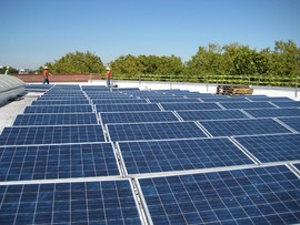 Analýza: Pražské střechy dají solární výkon 120.000 domácnostem