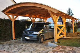 Obloukové garážové stání z lepeného dřeva