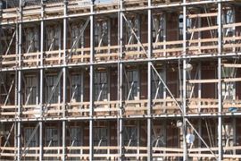 Stavebnictví klesá kvůli vysoké srovnávací základně