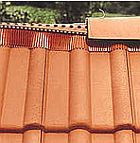 Schéma provedení větraného hřebene u střechy s hladkou plechovou krytinou