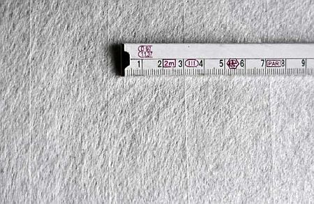 Detail vložky z polyesterového rouna podélně vyztuženého skleněnými vlákny, zdroj: SVAP