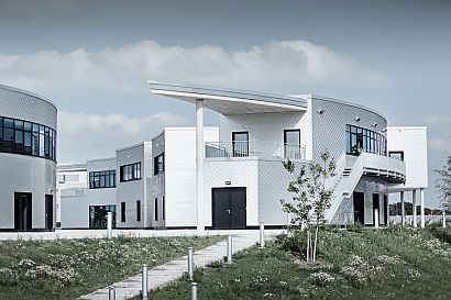 Energetické a vzdělávací centruum EEZ, Aurich Německo; zdroj: PREFA