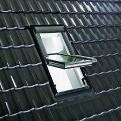ROTO - kyvné střešní okno Designo WDF - dvojité bezpečnostní a tepelně izolační zasklení ..4